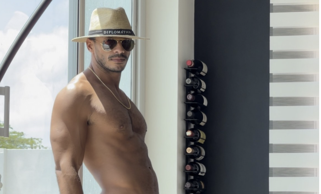 Colombian model Borja brings eye-opening meaning to Morning Glory (NSFW)